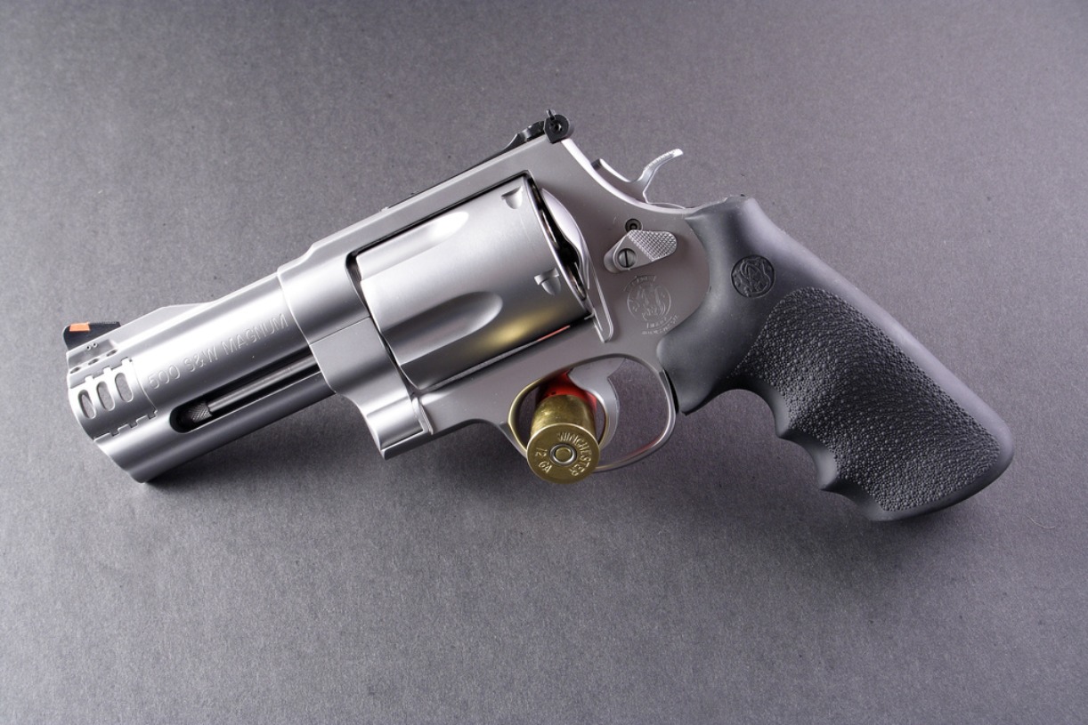 Smith & Wesson's Model 500 Is a Hand Cannon (Thanks to a .500 Magnum